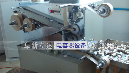 車間內(nèi)的啟動電容器卷繞機
